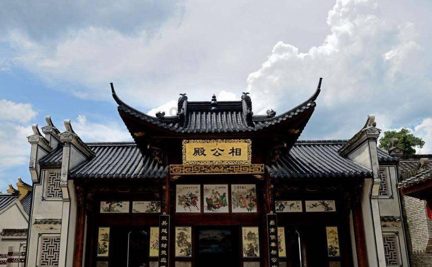 新加坡这一夜，女星突破自我！都很敢穿，不再保守，脸上写满野心